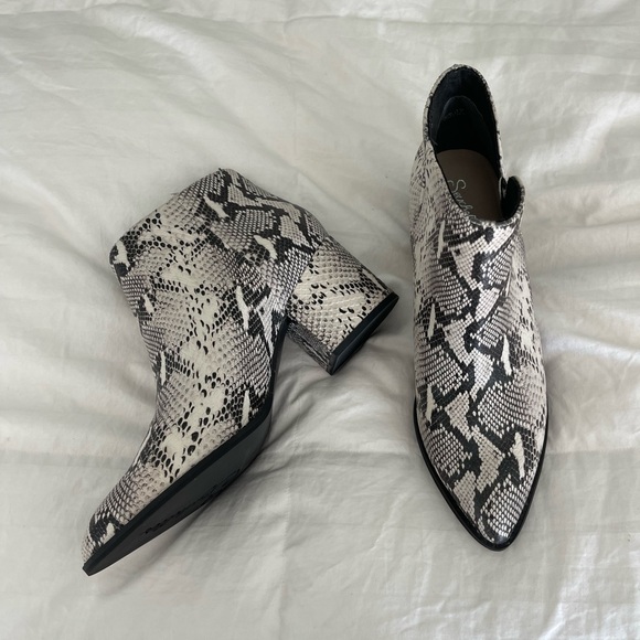 Seychelles Chaparrel Python Snake Skin booties - Picture 1 of 7